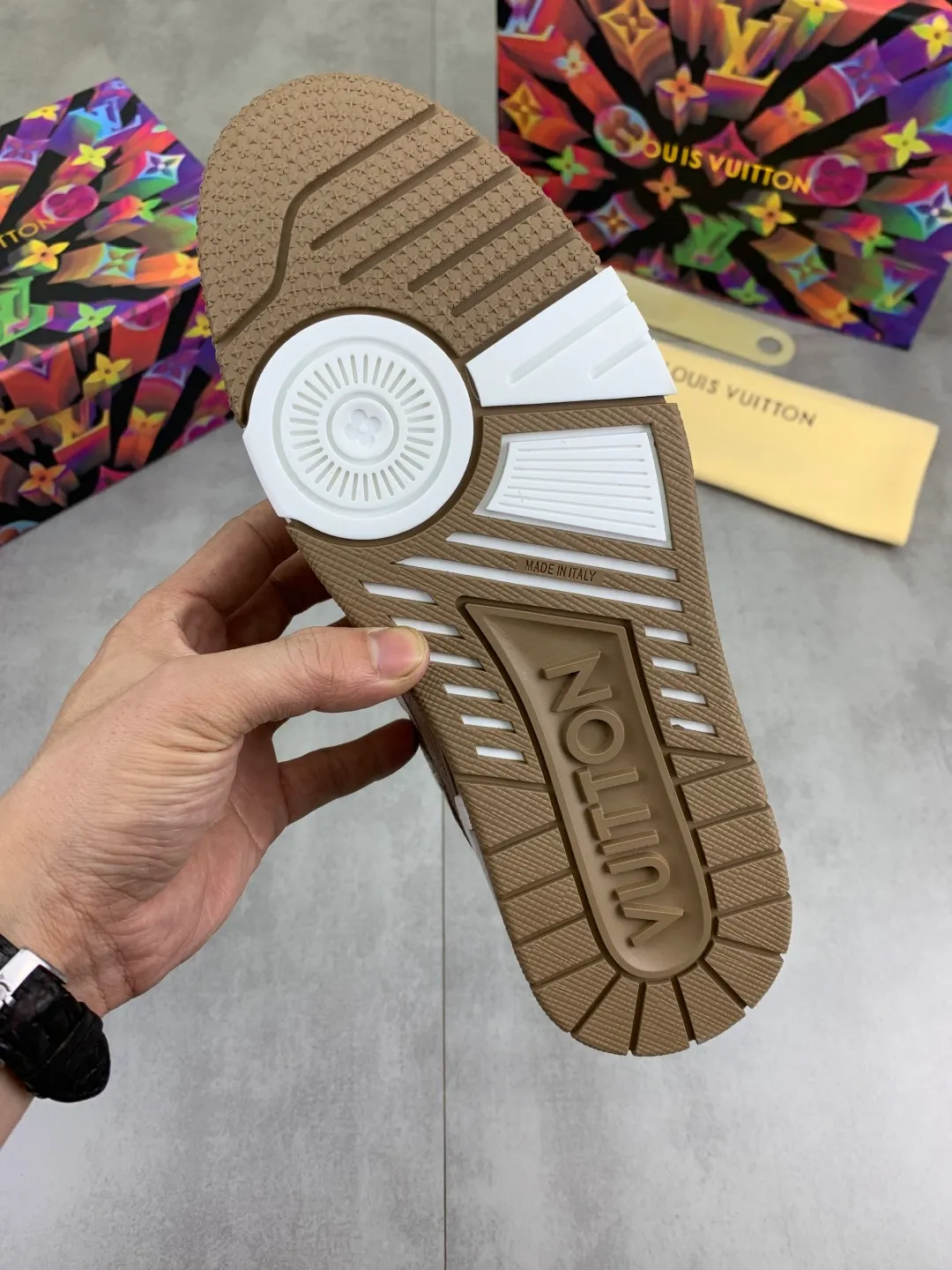 Men's men's shoes 💰P560 new style 💶【LOUIS VUITTON) (original order) new style 🍀LV Louis Vuitton *——LV classic trendy shoes! Made of imported original cowhide and water-dyed cowhide lining. The latest original wear-resistant rubber combination outsole! High quality products! Multiple colors available, code number: 35-46